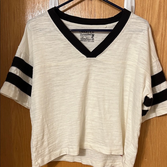 Faherty Tops - EUC Faherty Cream and Black Striped V-Neck Top med organic cotton